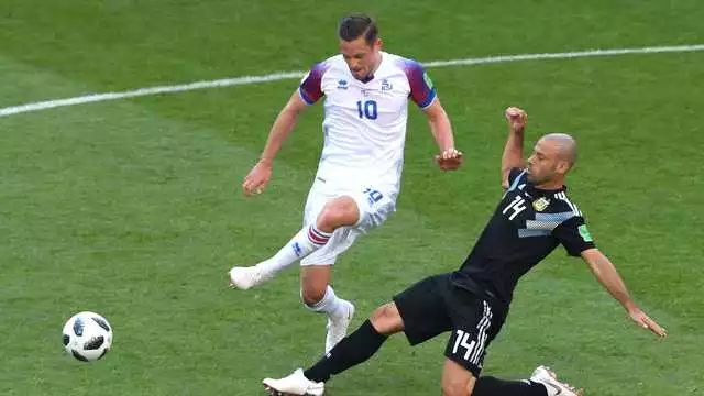熊猫TV- 那不勒斯防线失误遭弱旅逼平引争议  